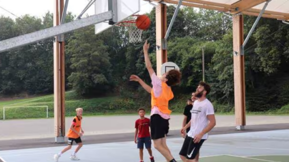 Le terrain de basket extérieur inauguré au complexe sportif Cadolan à Guingamp