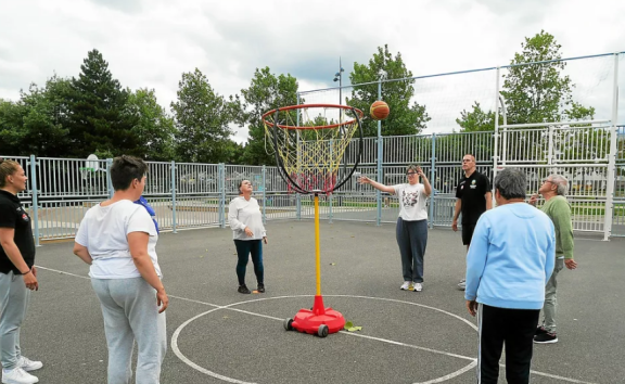 Saint-Brieuc : une partie de basket santé à Balzac pour les résidentes du foyer de vie de Plœuc-L’Hermitage